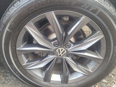 Used 2022 Volkswagen Tiguan SE image 42