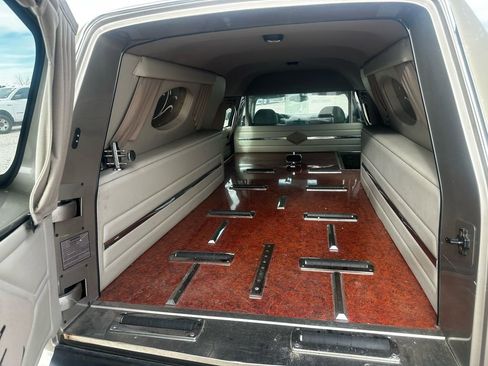 Used 2003 Cadillac De Ville Hearse image 22