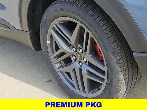 New 2026 Ford Explorer ST-Line w/ ST-Line Street Pack image 9