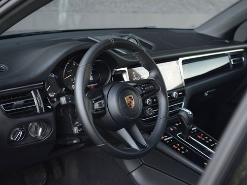 Used 2026 Porsche Macan image 4