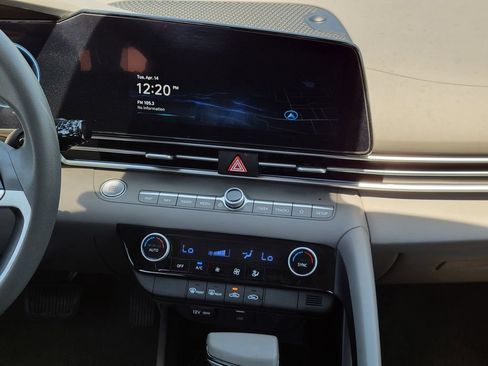 Used 2024 Hyundai Elantra SEL FWD image 19