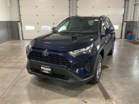 Used 2022 Toyota RAV4 XLE w/ Convenience Package AWD/4WD image 3
