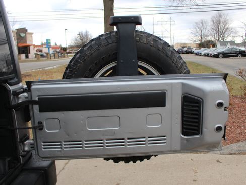 Used 2016 Jeep Wrangler Unlimited Rubicon w/ Connectivity Group image 37