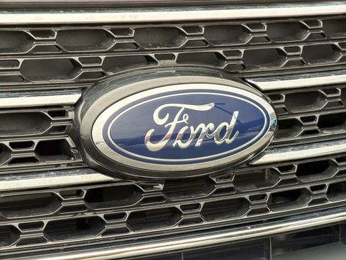 Used 2023 Ford Explorer XLT w/ Equipment Group 202A image 12