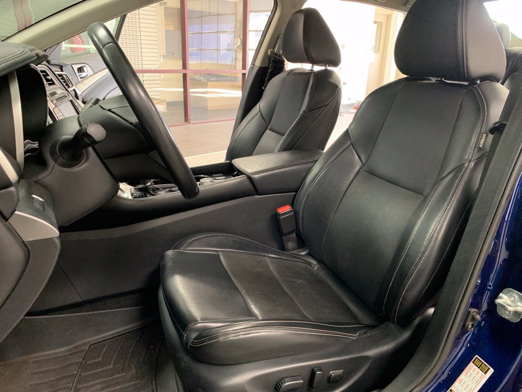 Used 2019 Nissan Maxima 3.5 SV w/ Floor Mat Group FWD image 12