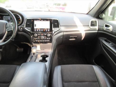 Used 2022 Jeep Grand Cherokee Laredo X image 14
