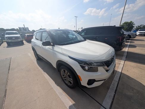 Certified 2023 Kia Seltos S w/ Navigation Package FWD image 8