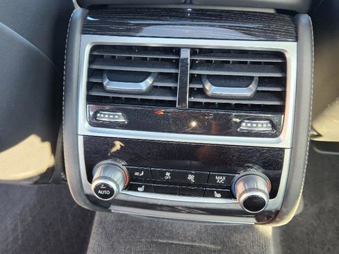 Used 2022 BMW 750i xDrive w/ M Sport Package image 22