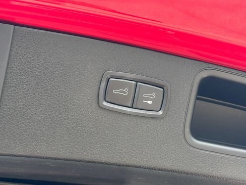 Used 2018 Porsche Macan AWD/4WD image 19