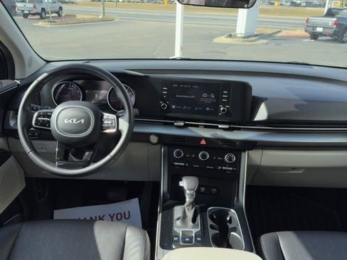 Used 2024 Kia Carnival LX image 16