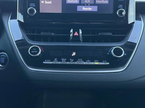 Used 2020 Toyota Corolla LE w/ LE Premium Package image 19
