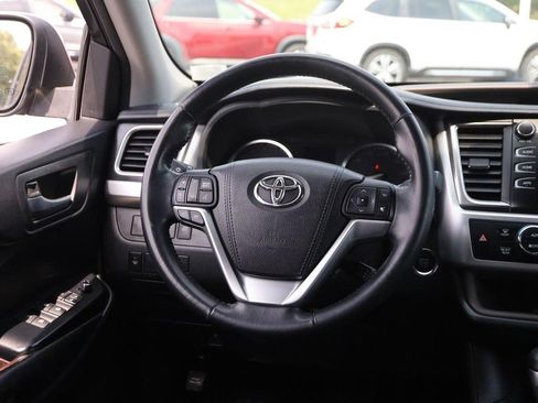 Used 2015 Toyota Highlander XLE AWD/4WD image 28