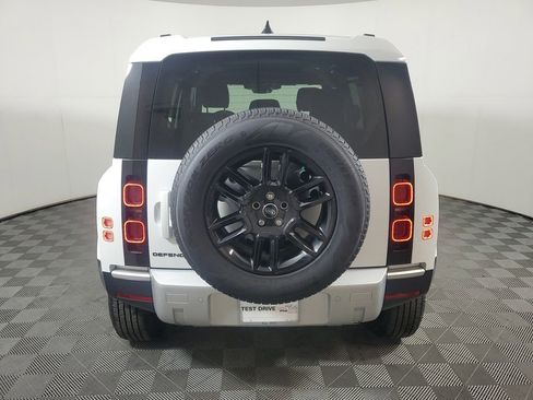 Used 2025 Land Rover Defender 110 S image 5
