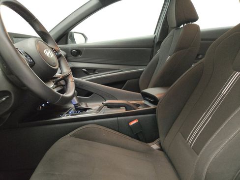 Used 2025 Hyundai Elantra Sport image 17