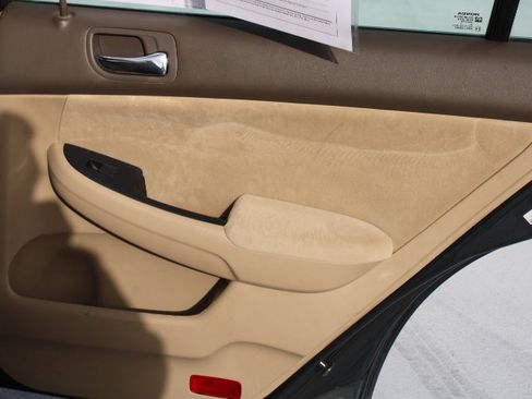 Used 2005 Honda Accord LX image 15