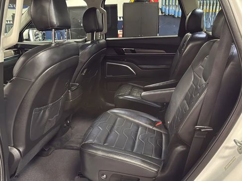 Used 2020 Kia Telluride SX w/ SX Prestige Package image 10