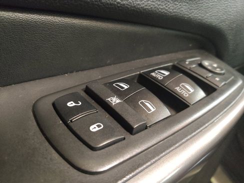 Used 2019 Jeep Cherokee Limited AWD/4WD image 27