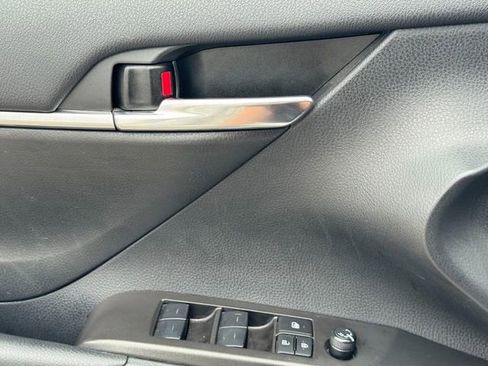 Used 2024 Toyota Camry SE image 23