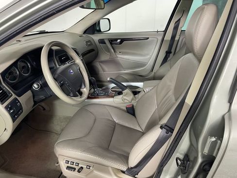 Used 2007 Volvo XC70 AWD/4WD image 2