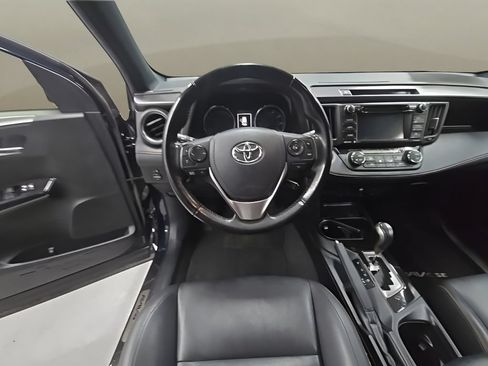Used 2018 Toyota RAV4 SE AWD/4WD image 29
