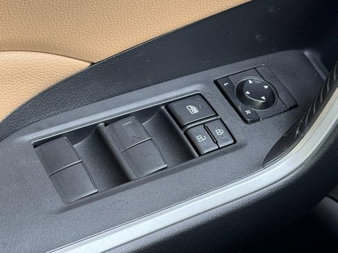 Used 2019 Toyota RAV4 LE image 22