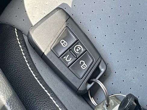 Used 2025 Volkswagen Jetta SE image 22