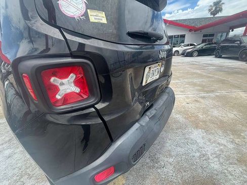Used 2015 Jeep Renegade Latitude w/ Cold Weather Group II FWD image 12
