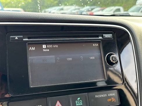 Used 2014 Mitsubishi Outlander SE AWD/4WD image 13