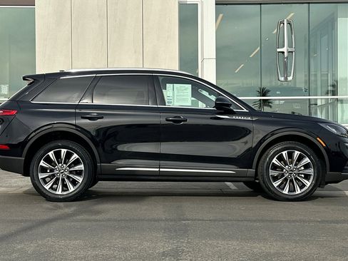 Used 2022 Lincoln Corsair Reserve image 2