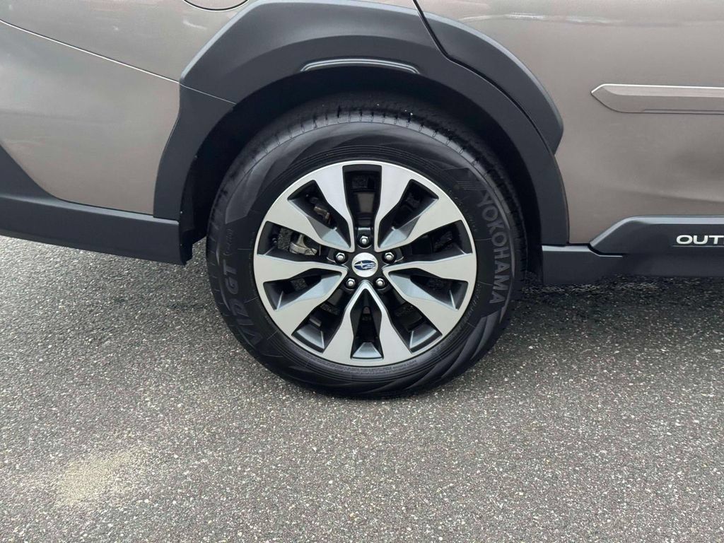 Used 2024 Subaru Outback Limited AWD/4WD image 11