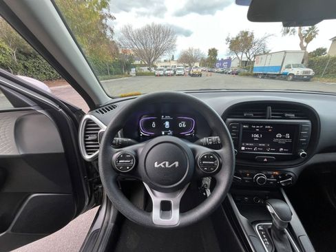 Used 2025 Kia Soul LX w/ LX Technology Package image 32