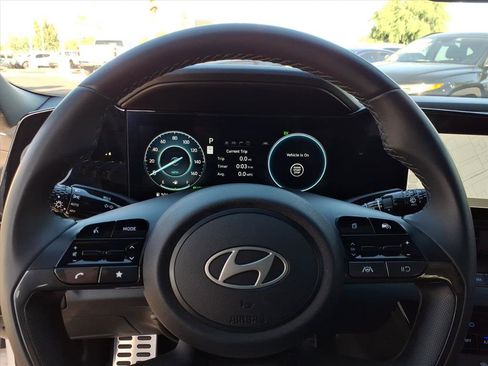 Certified 2025 Hyundai Elantra SEL image 17