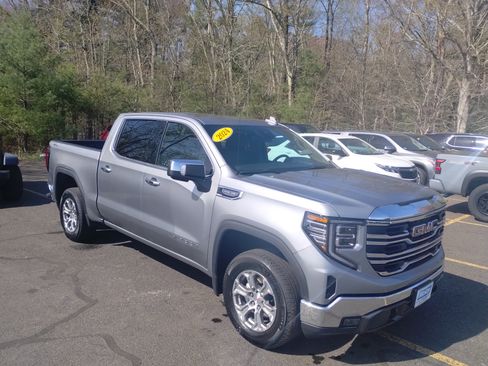 Used 2024 GMC Sierra 1500 SLT image 1