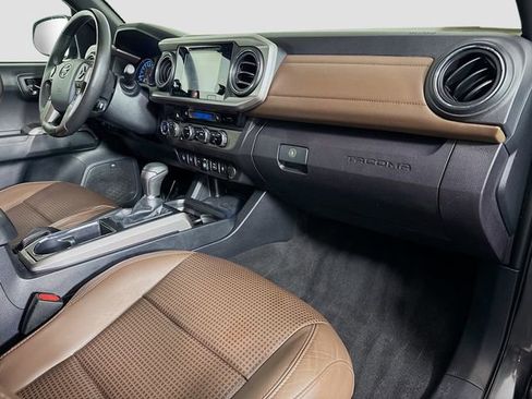 Used 2018 Toyota Tacoma Limited AWD/4WD image 31