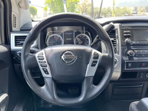 Used 2017 Nissan Titan SV RWD image 10