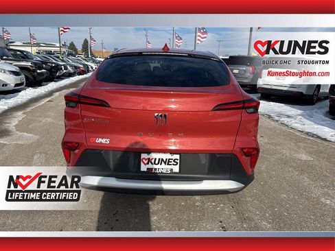 Used 2024 Buick Envista Preferred w/ Advanced Safety Package image 9