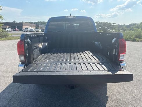 Used 2018 Toyota Tacoma TRD Off-Road AWD/4WD image 7