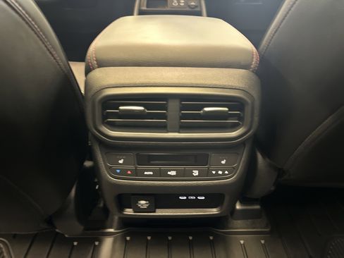 Used 2025 Honda Pilot Black Edition image 28
