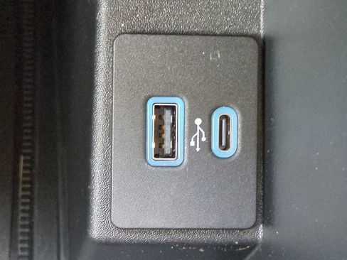 Used 2024 Ford Edge Titanium w/ Equipment Group 301A image 22