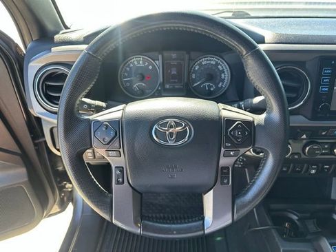 Used 2019 Toyota Tacoma TRD Sport AWD/4WD image 6
