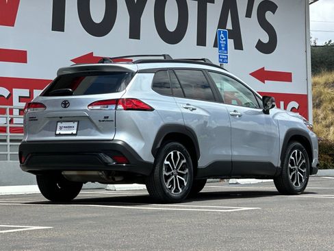 Used 2025 Toyota Corolla Cross AWD Hybrid w/ Moonroof Package image 5