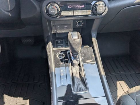 Used 2022 Nissan Kicks SV FWD image 17