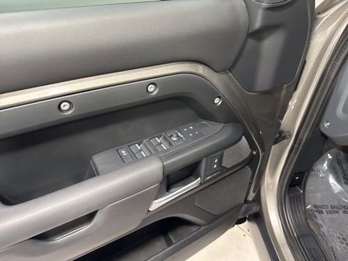 Used 2025 Land Rover Defender 110 S image 12