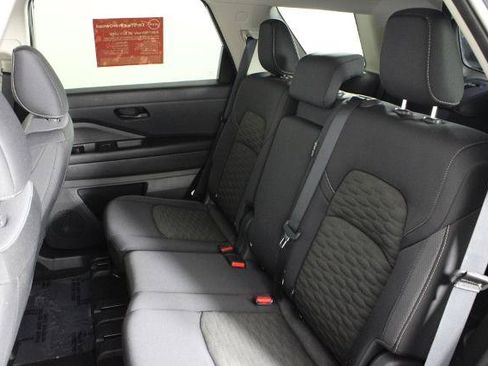 Certified 2024 Nissan Pathfinder S FWD image 21