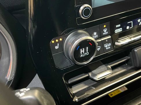 Certified 2023 Toyota Highlander XLE image 27