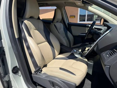 Used 2011 Volvo XC60 T6 R-Design w/ Convenience Pkg AWD/4WD image 25
