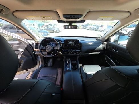 Used 2023 Nissan Pathfinder Platinum w/ Black Appearance Package image 26