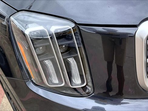 Used 2025 Kia Telluride SX w/ SX Captain's Chair Package FWD image 52