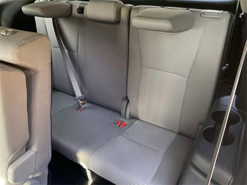 Used 2020 Toyota Highlander L w/ Phone Cable & Charge Package image 10