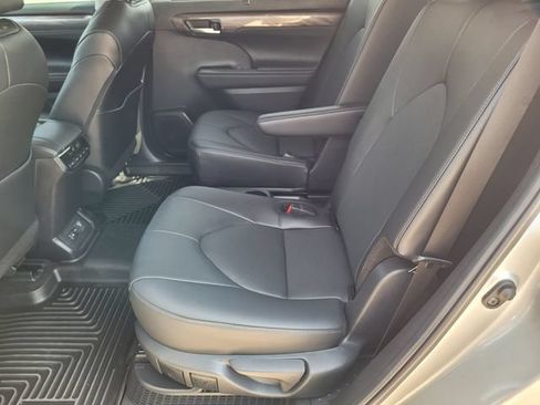 Used 2024 Toyota Highlander Limited AWD/4WD image 26